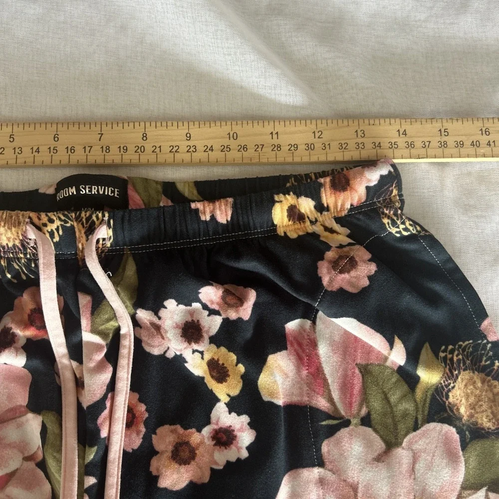 Room Service Womens 2-Piece Pajama Set Medium Floral long Sleeve‎ Sleepwear